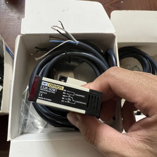 Cam-Bien-Quang-Omron-E3JK-5DM1-5L-3.jpg