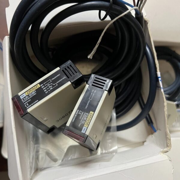 Cam-Bien-Quang-Omron-E3JK-5DM1-5L.jpg